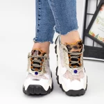 Sportschuhe auf der weißen Plattform SZ236 | Mei