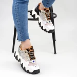 Sportschuhe auf der weißen Plattform SZ236 | Mei