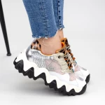 Sportschuhe auf der weißen Plattform SZ236 | Mei