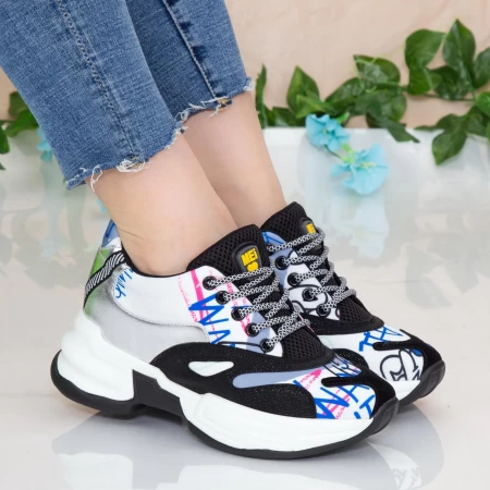 Sportschuhe auf der weißen Plattform SZ230 Mei