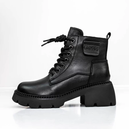 Stiefel auf der 8099 Black Platform Gebildet