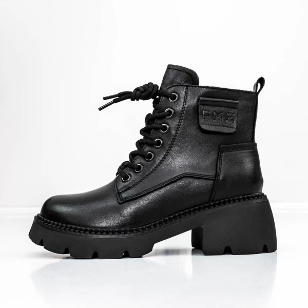 Stiefel auf der 8099 Black Platform Gebildet