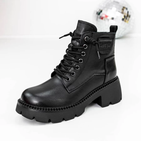 Stiefel auf der 8099 Black Platform Gebildet