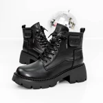 Stiefel auf der 8099 Black Platform Gebildet