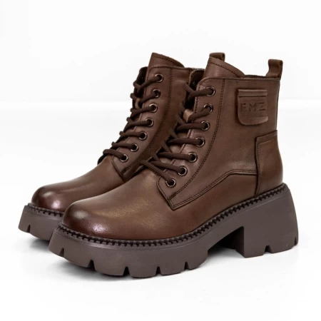 Stiefel auf der 8099 braunen Plattform Gebildet