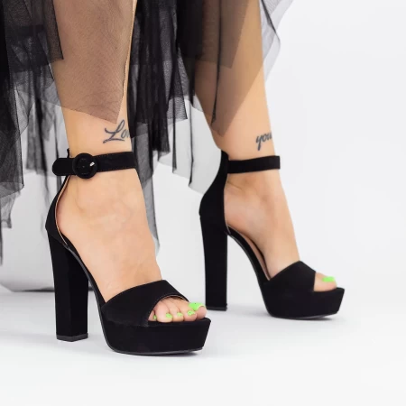 Sandalen mit einer dicken Ferse und KV50 -Plattform schwarz | Mei