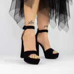 Sandalen mit einer dicken Ferse und KV50 -Plattform schwarz | Mei