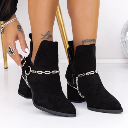 Kurze Stiefel mit einer dicken Absatz 3JF6 Black | Mei