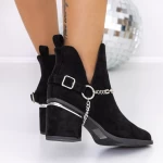Kurze Stiefel mit einer dicken Absatz 3JF6 Black | Mei