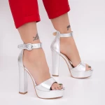 Sandalen mit einer dicken Ferse und KV50 Silber Mei