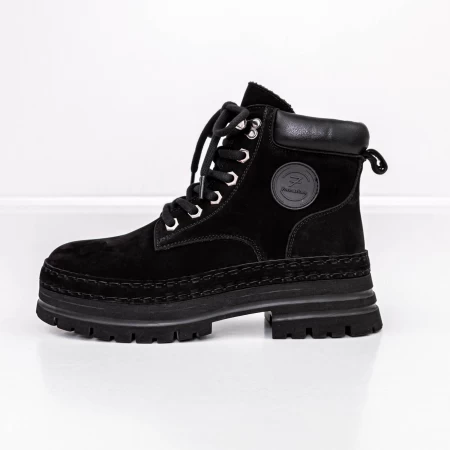 X131 schwarze Stiefel Gebildet