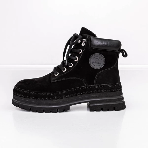 X131 schwarze Stiefel Gebildet