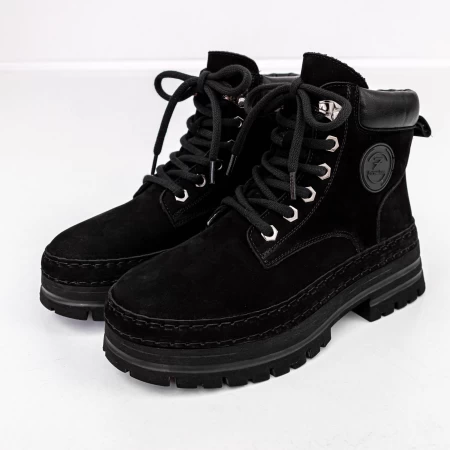 X131 schwarze Stiefel Gebildet