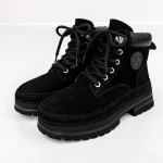 X131 schwarze Stiefel Gebildet