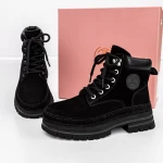 X131 schwarze Stiefel Gebildet