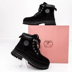 X131 schwarze Stiefel Gebildet