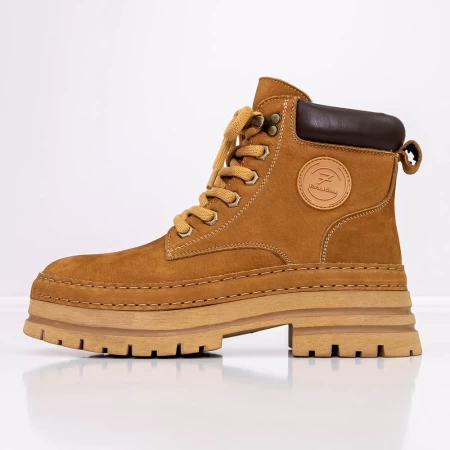 X131 Stiefel gelb Gebildet