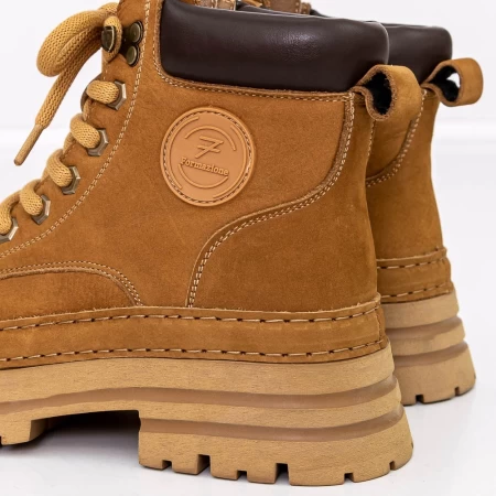 X131 Stiefel gelb Gebildet