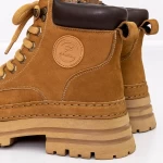 X131 Stiefel gelb Gebildet