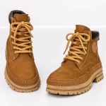 X131 Stiefel gelb Gebildet
