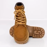 X131 Stiefel gelb Gebildet