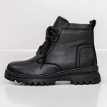 Stiefel 6881 Schwarz | Gebildet