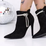 Kurze Stiefel mit einem dünnen Absatz 3sex32 Black | Mei