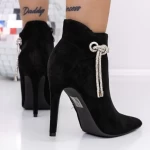 Kurze Stiefel mit einem dünnen Absatz 3sex32 Black | Mei