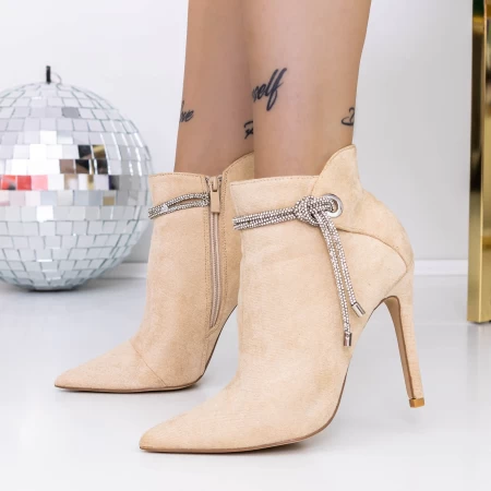 Kurze Stiefel mit einem dünnen Absatz 3sex32 Beige Mei