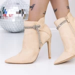 Kurze Stiefel mit einem dünnen Absatz 3sex32 Beige Mei
