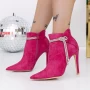 Kurze Stiefel mit einem dünnen Absatz 3SEX32 Pink | Mei