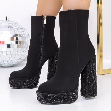 Kurze Frauenstiefel mit einer dicken Ferse und einer 3KV11 -Plattform schwarz | Mei