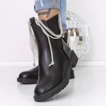 3LE27 Schwarze Stiefel Mei