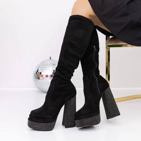 Frauenstiefel mit einer dicken Ferse und einer schwarzen 3J1 -Plattform Mei