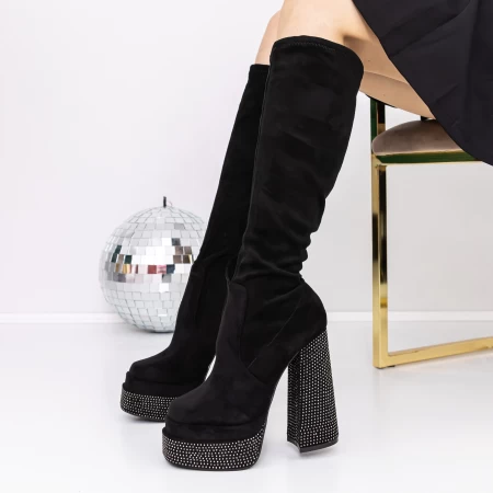 Frauenstiefel mit einer dicken Ferse und einer schwarzen 3J1 -Plattform Mei