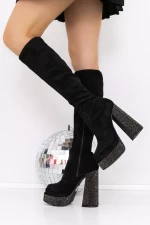 Frauenstiefel mit einer dicken Ferse und einer schwarzen 3J1 -Plattform Mei