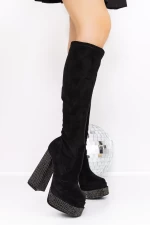 Frauenstiefel mit einer dicken Ferse und einer schwarzen 3J1 -Plattform Mei