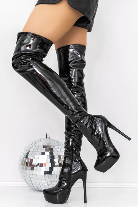 Frauenstiefel mit einer dünnen Ferse und einer schwarzen 3J3 -Plattform Mei