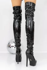 Frauenstiefel mit einer dünnen Ferse und einer schwarzen 3J3 -Plattform Mei