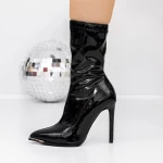 Kurze Stiefel mit einer dünnen Absatz 3J6 Black | Mei