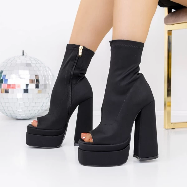 Kurze Frauenstiefel mit einer dicken Ferse und einer 3LB6 -Plattform schwarz | Mei