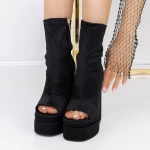 Kurze Frauenstiefel mit einer dicken Ferse und einer 3LB6 -Plattform schwarz | Mei