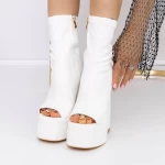 Kurze Frauenstiefel mit einer dicken Ferse und einer weißen 3LB6 -Plattform Mei