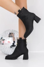 Kurze Stiefel mit einer dicken Absatz 3yl8 Black | Mei