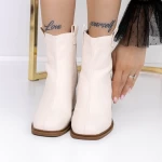 Kurze Stiefel mit einer dicken 3yl8 beige Ferse Mei