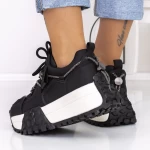 Sportschuhe auf der schwarzen Plattform 3SZ13 Mei