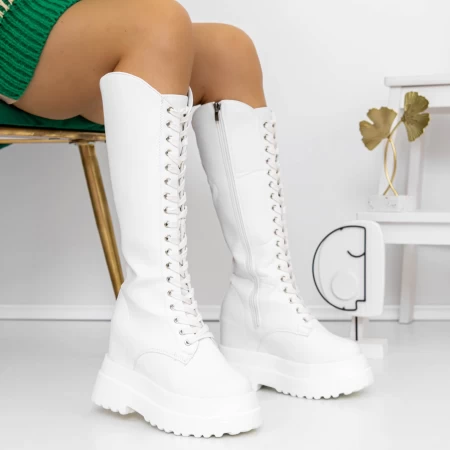 Stiefel auf der 3WL25 -weißen Plattform Mei