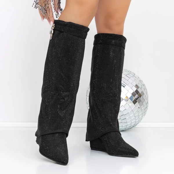 Stiefel auf der schwarzen 3JF7 -Plattform Mei