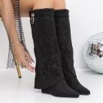 Stiefel auf der schwarzen 3JF7 -Plattform Mei