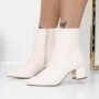 Kurze Stiefel mit einem dicken Absatz 3zyt2 leichter Beige Mei